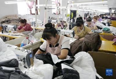 河北遵化 发展乡村工厂助农增收 图文设计制作